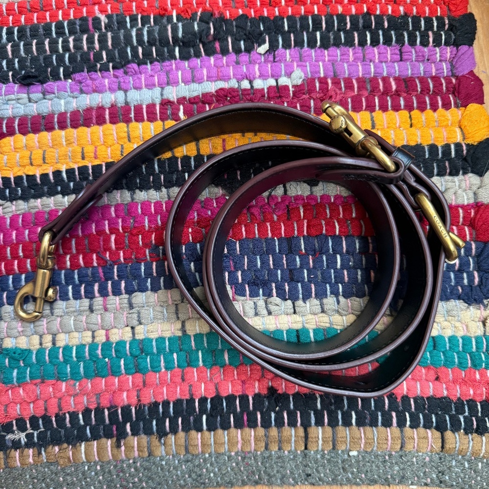 COACH LEATHER STRAP BRASS HARDWARE